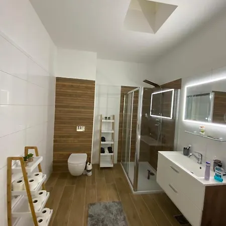 Seaesta Holiday-Luxury Seaview Apartment