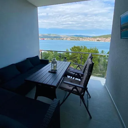 Seaesta Holiday-Luxury Seaview Apartment